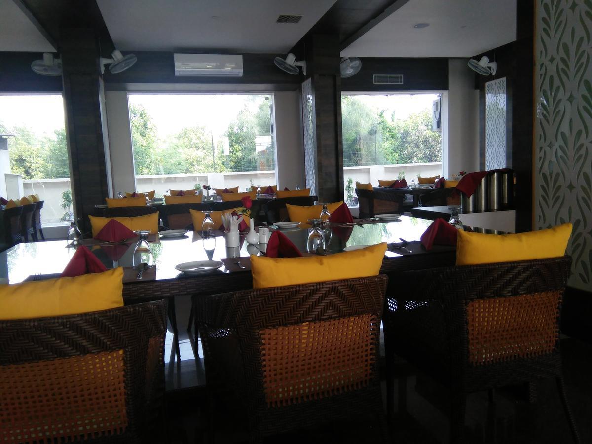 Silver Estate Resort Tikamgarh Bagian luar foto