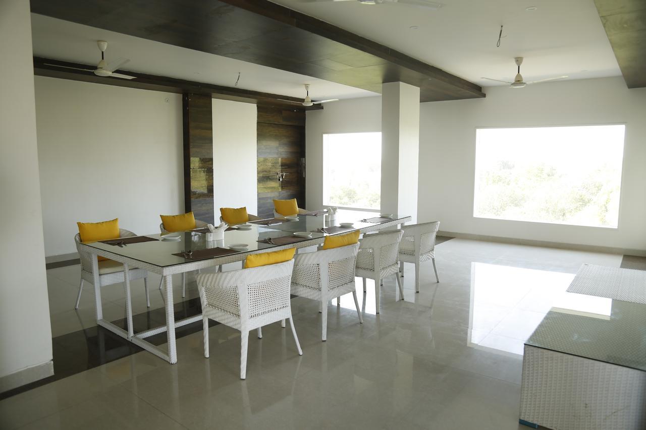 Silver Estate Resort Tikamgarh Bagian luar foto